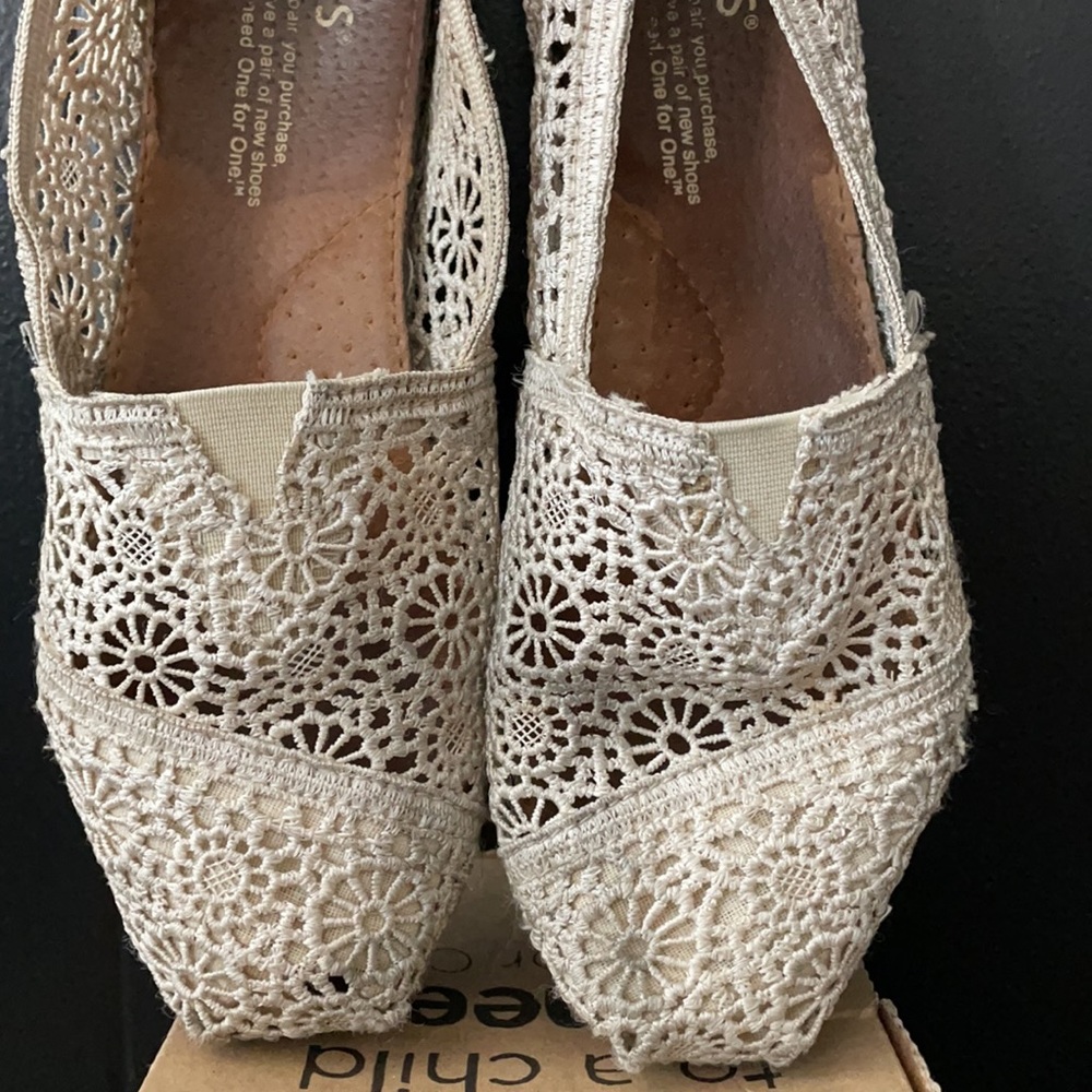 TOMS - Picture 2 of 6